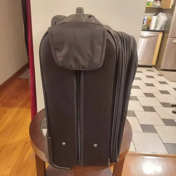Travelpro Crew 5 DuPont Microballistic Nylon Rolling Garment Bag Checked Luggage